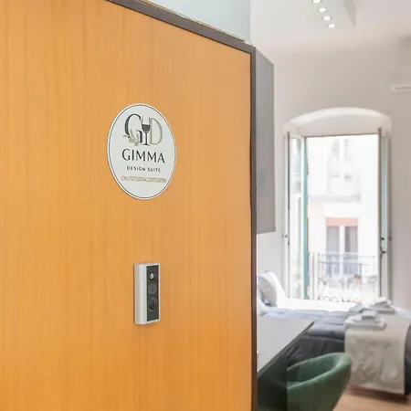 Apartment Near Vecchia & Train Station Typical With Balcony Bari