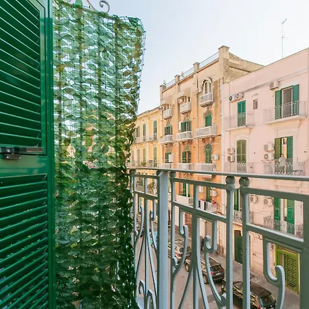 Apartman Near Vecchia & Train Station Typical With Balcony
