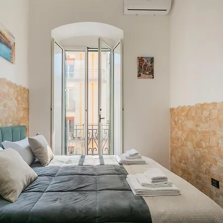 Near Vecchia & Train Station Typical With Balcony Daire