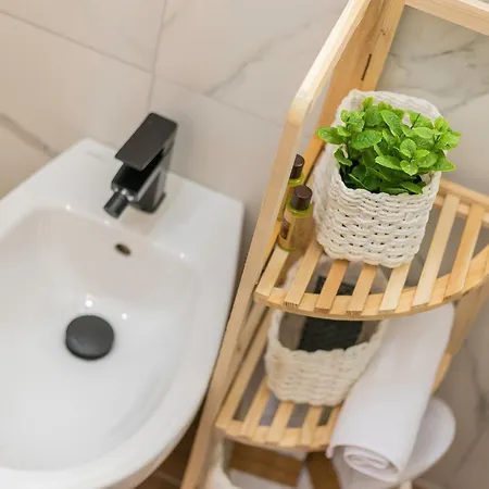 Near Vecchia & Train Station Typical With Balcony Apartman Bari