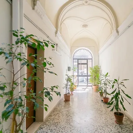 Near Vecchia & Train Station Typical With Balcony Апартаменты